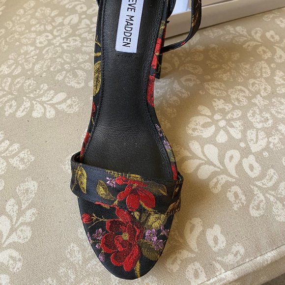 NEW Steve Madden Carrson Red Multi Size 8 - Picture 1 of 5